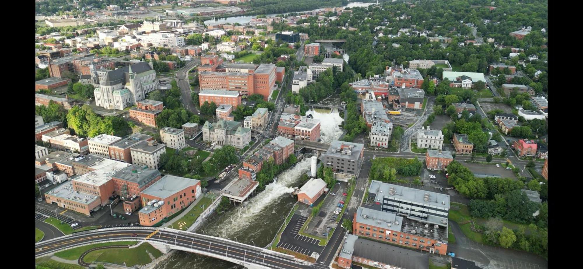 Quiet, Comfortable Great Location 2 Bedroom Sherbrooke Buitenkant foto