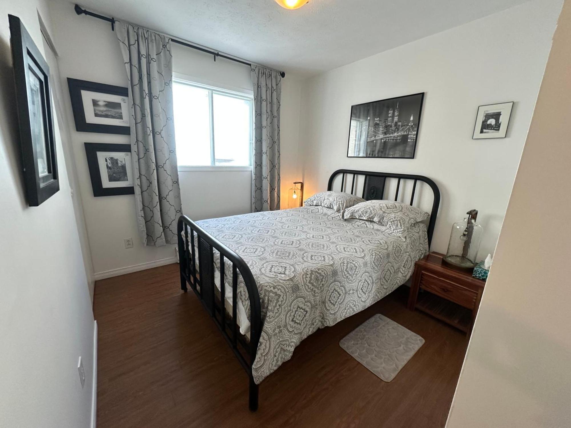 Quiet, Comfortable Great Location 2 Bedroom Sherbrooke Buitenkant foto